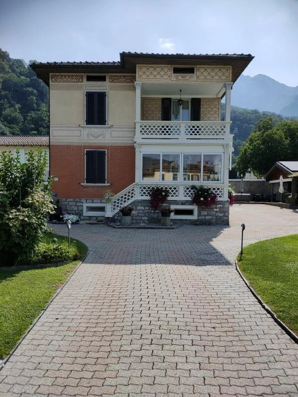 Historic single-family villa for sale in Maroggia – photo 2 of 20