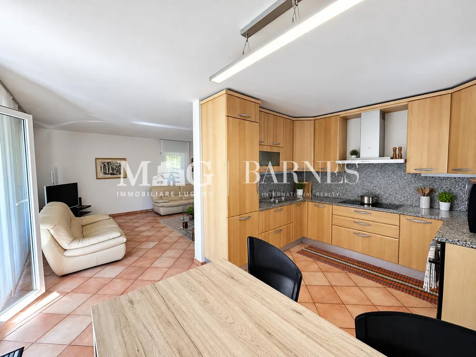 Vezia: Casa unifamiliare con giardino privato – Foto 3 von 5