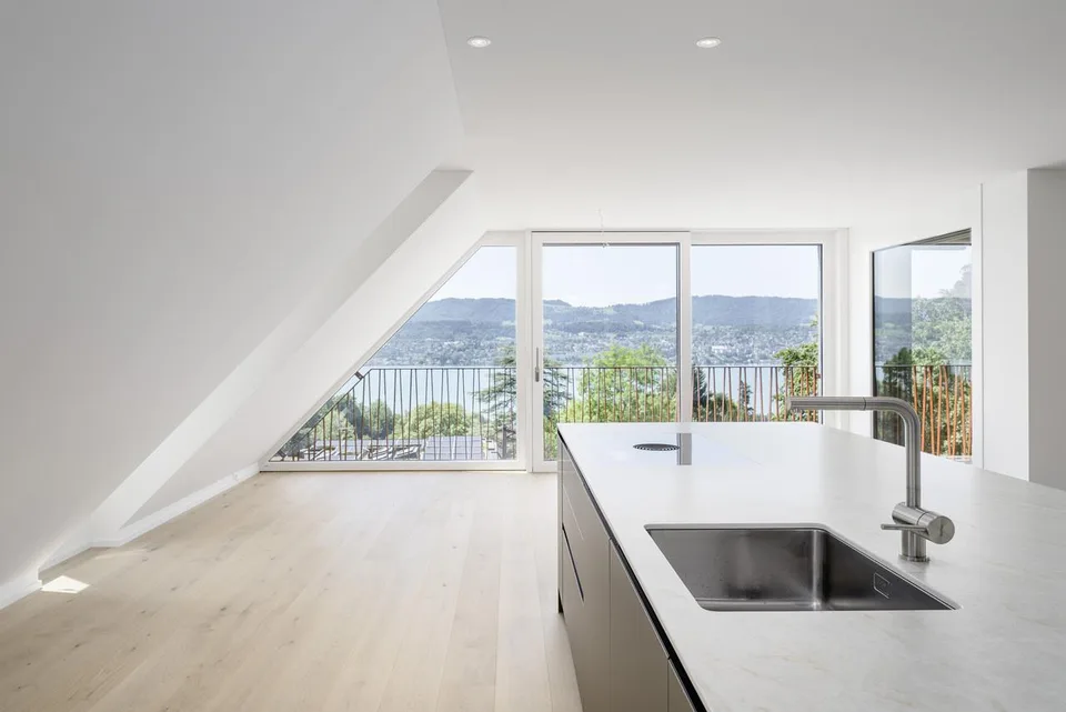 Souveränes Topfloor-Wohnen mit spektakulärer Seesicht – Foto 4 von 13