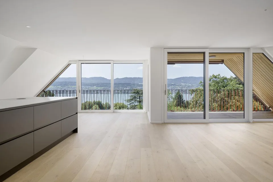 Souveränes Topfloor-Wohnen mit spektakulärer Seesicht – Foto 2 von 13