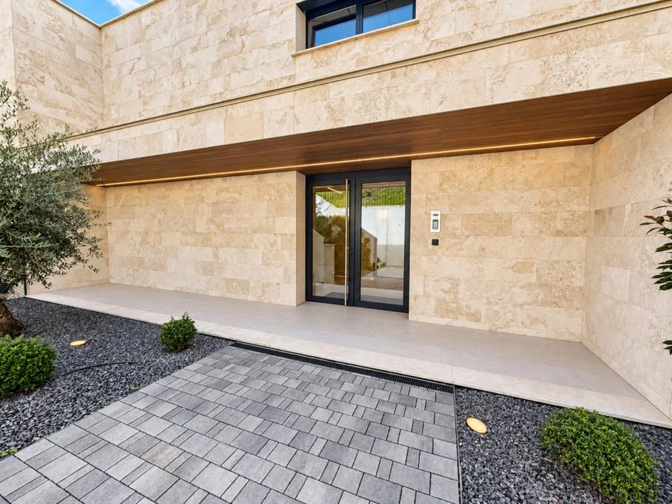 CANOBBIO - 4,5 LOCALE, QUALITÄTSFINISSE, TERRASSE MIT SEEBLICK UND GARTEN IN EINER EINZIGEN LÖSUNG – Foto 13 von 17