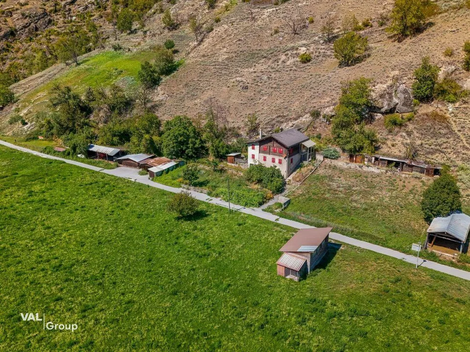 Baulandreserve mit Entwicklungspotenzial - Wohnhaus in Lalden – Foto 2 von 18