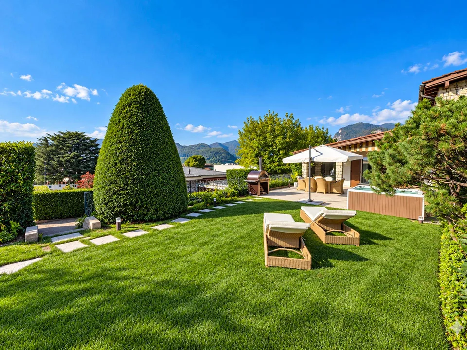 Villa con ampio giardino a Mendrisio – foto 24 di 28