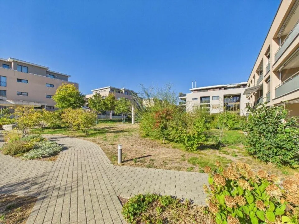 Appartement de 4,5 pièces inondé de lumière avec balcon ensoleillé spacieux – photo 3 sur 17