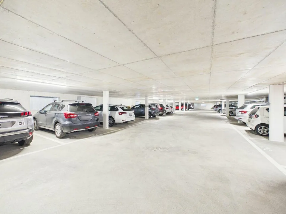 Appartement de 4,5 pièces inondé de lumière avec balcon ensoleillé spacieux – photo 16 sur 17