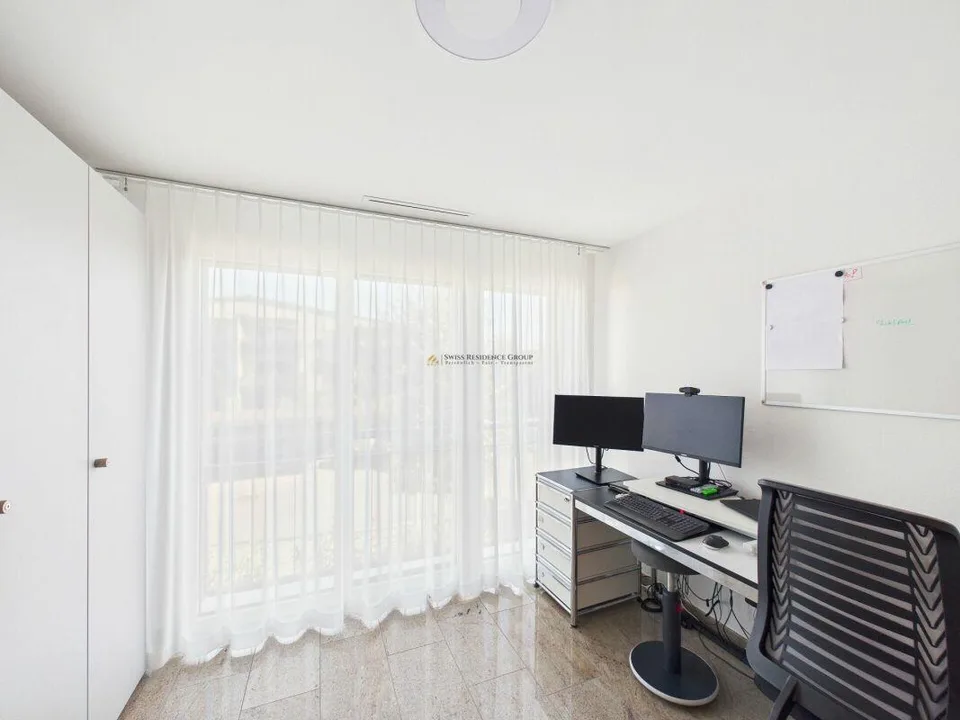 Appartement de 4,5 pièces inondé de lumière avec balcon ensoleillé spacieux – photo 8 sur 17