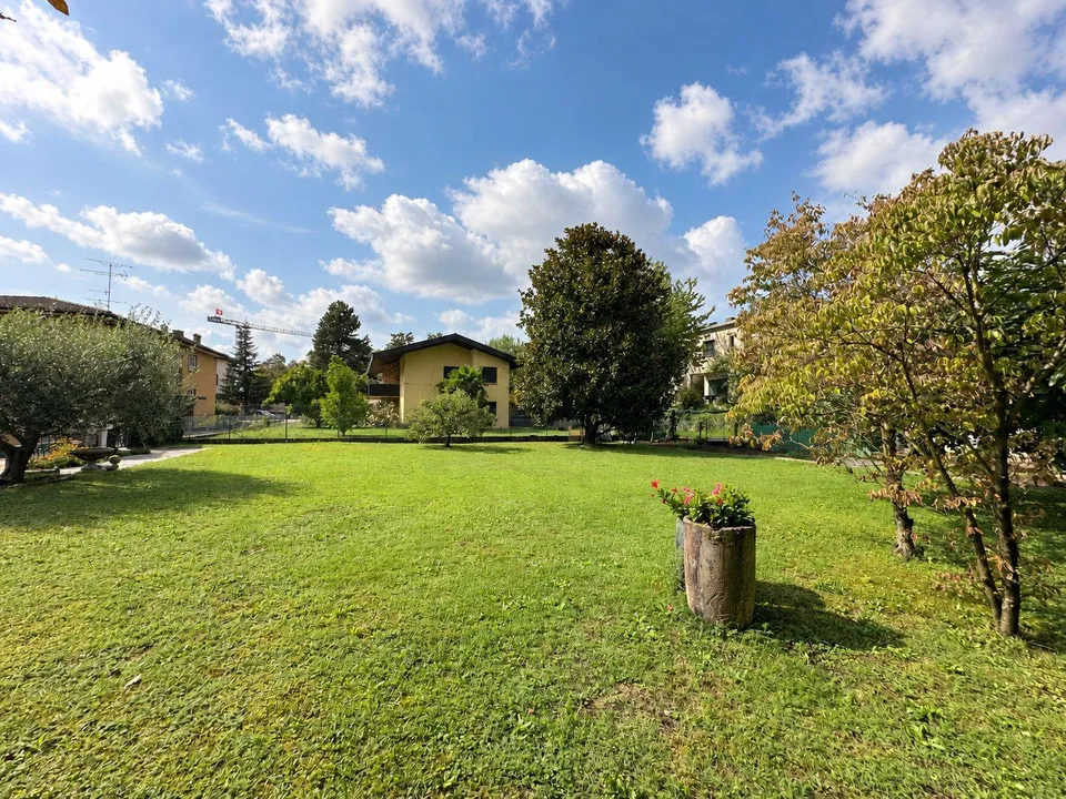 Einladendes und charakteristisches Einfamilienhaus mit großem, ebenem und gut gepflegtem Garten – Foto 21 von 22