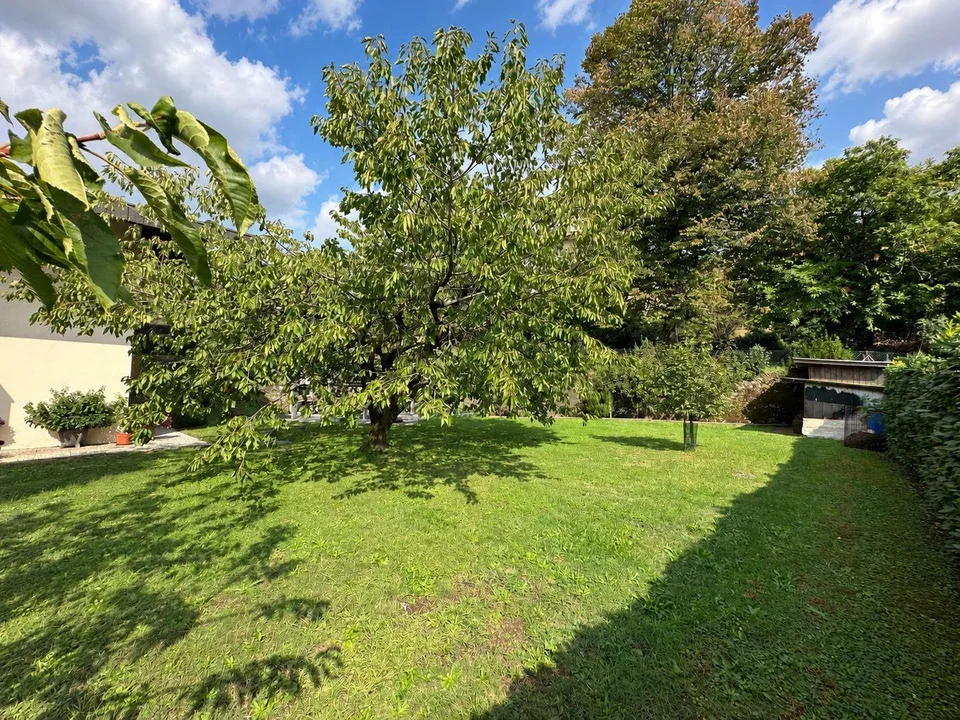 Einladendes und charakteristisches Einfamilienhaus mit großem, ebenem und gut gepflegtem Garten – Foto 20 von 22