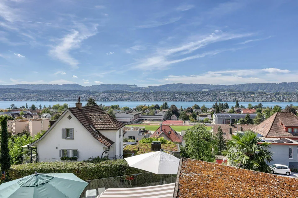 Wohntraum mit Seeglitzern, Pool und Palmen – Foto 2 von 10