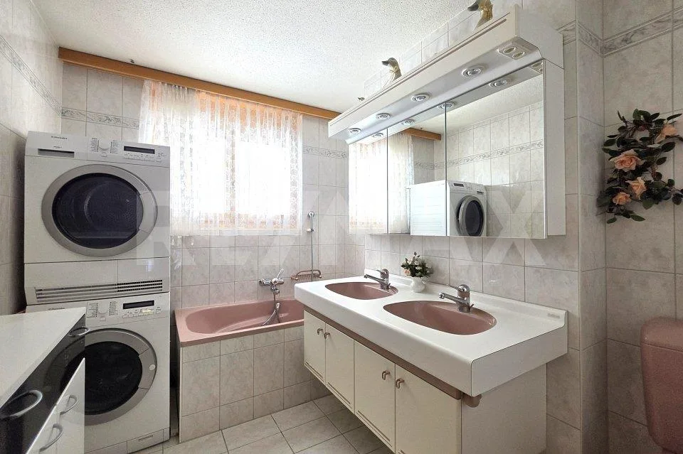Appartement duplex de 5,5 pièces avec ascenseur, garage et deux balcons à Steg – photo 11 sur 13