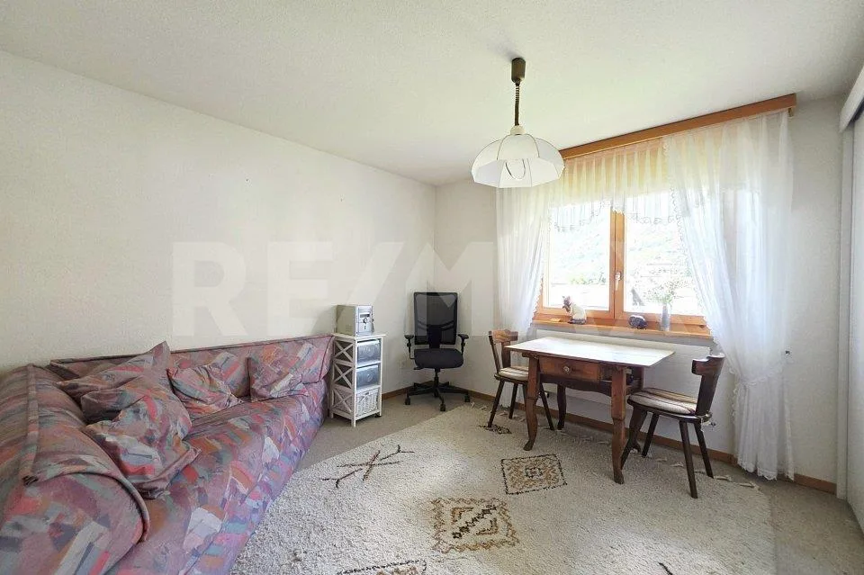Appartement duplex de 5,5 pièces avec ascenseur, garage et deux balcons à Steg – photo 9 sur 13