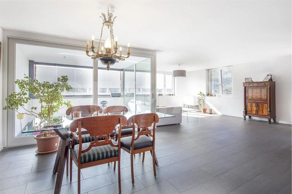 Stilvoll wohnen mit Mythenblick moderne 4.5-Zimmer-Eigentumswohnung in Ibach SZ – Foto 2 von 13