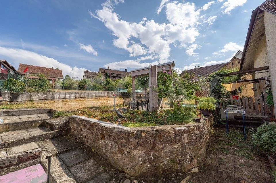 Ehemaliges Bauernhaus mit grosser Scheune – Foto 8 von 13