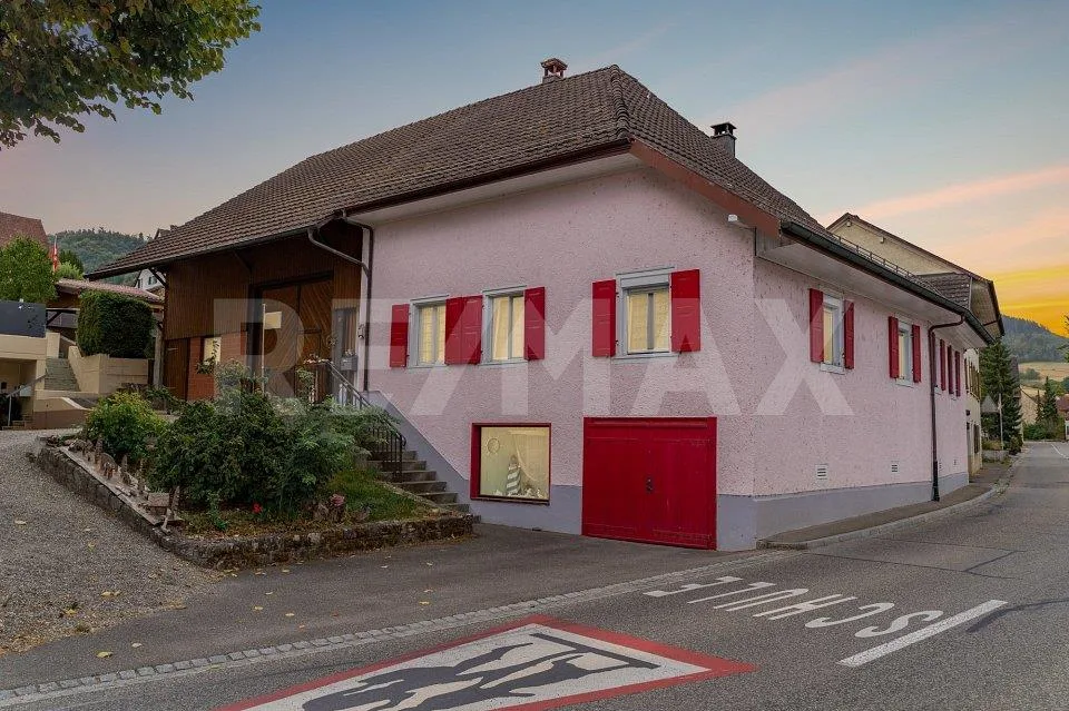 Ehemaliges Bauernhaus mit grosser Scheune – Foto 2 von 13
