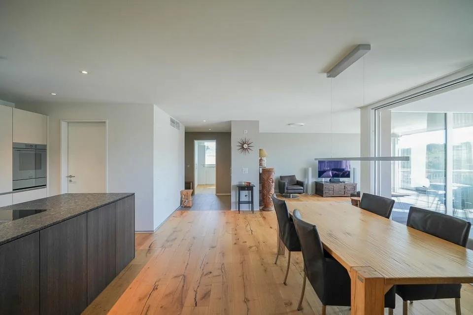 Schöner Wohnen! Klimatisierte 5.5 Zimmer-Terrassenwohnung – photo 2 sur 13