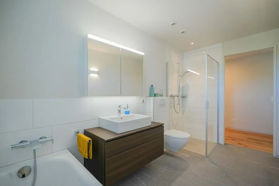Schöner Wohnen! Klimatisierte 5.5 Zimmer-Terrassenwohnung – photo 4 sur 13