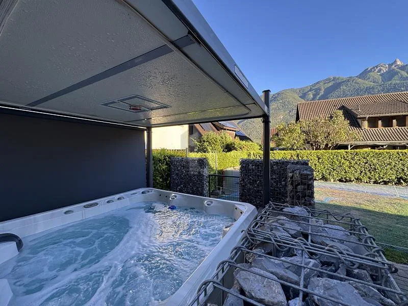 AUSSERGEWÖHNLICH, JACUZZI UND PREMIUM-AUSSTATTUNG – Foto 5 von 6