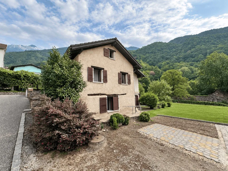 Charakteristisches Haus mit Garten im Kern von Claro – Foto 3 von 13
