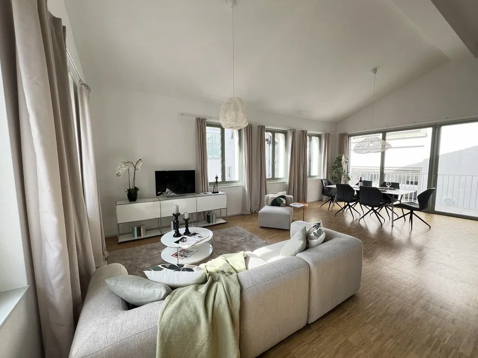 Einzigartige, helle 3.5-Zimmer LOFT-Wohnung mitten in der Altstadt – Foto 3 von 12