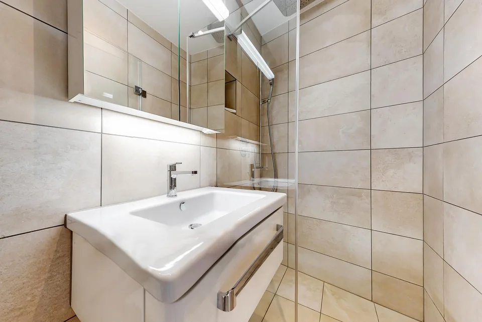Moderne und möblierte Wohnung – foto 9 di 10