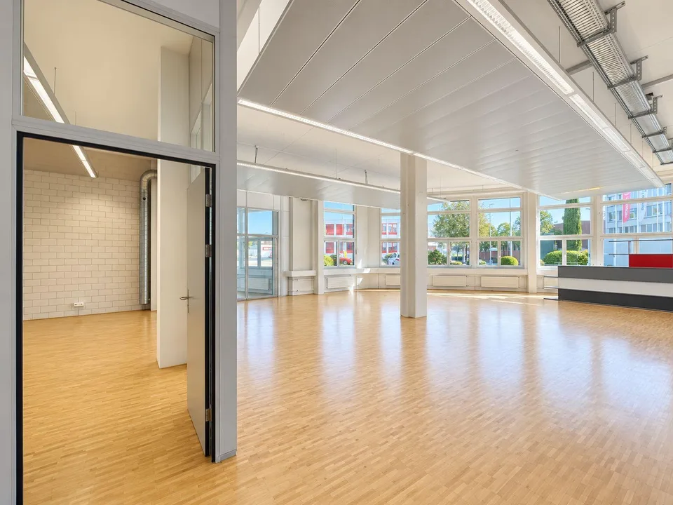 179 m² Büro- oder Gewerbefläche im EG in Hünenberg! – Foto 5 von 9
