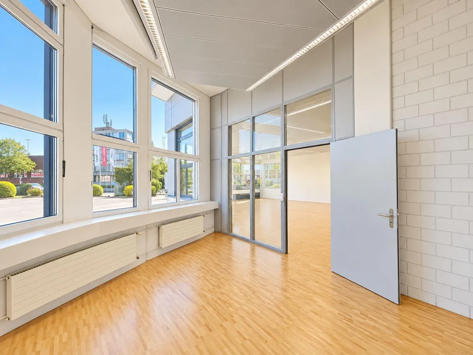 179 m² Büro- oder Gewerbefläche im EG in Hünenberg! – Foto 4 von 9