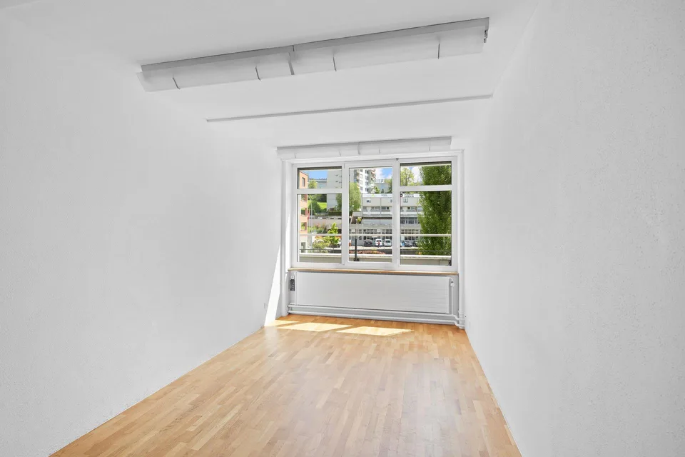 Moderne, helle Büroräume – Foto 9 von 10