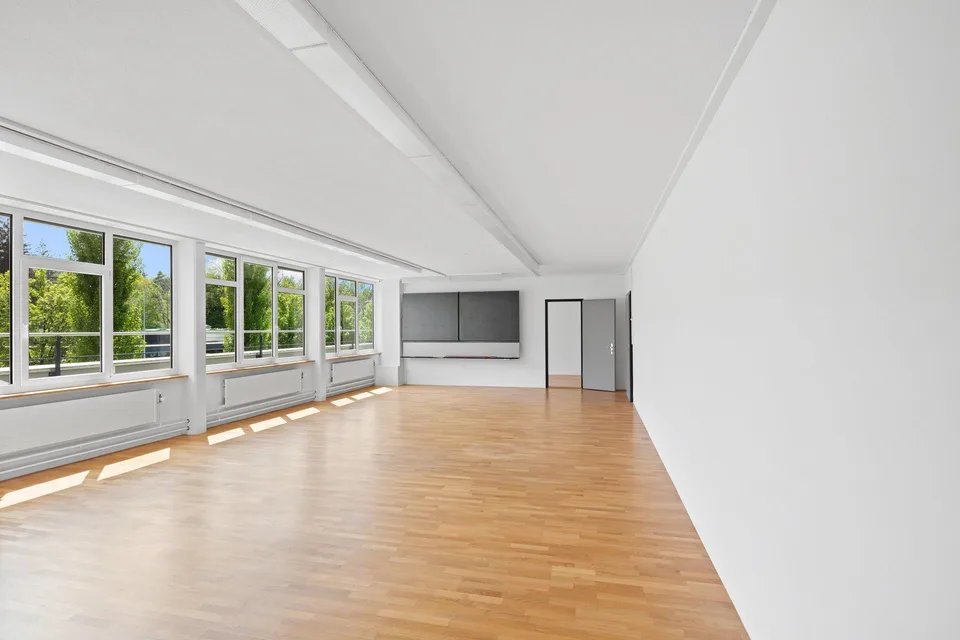 Moderne, helle Büroräume – Foto 10 von 10