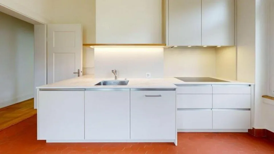 Renovated 3-room apartment with Art Nouveau charm! – photo 5 of 10