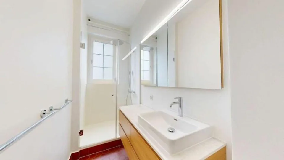 Renovated 3-room apartment with Art Nouveau charm! – photo 7 of 10
