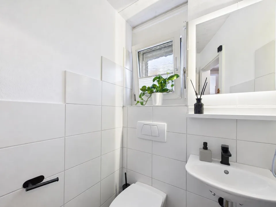 Grosszügiges 5.5-Zimmer-Reihenhaus mit privatem, beheiztem Pool – Foto 14 von 17