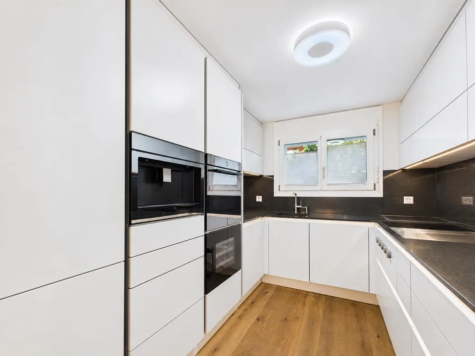 Grosszügiges 5.5-Zimmer-Reihenhaus mit privatem, beheiztem Pool – Foto 6 von 17