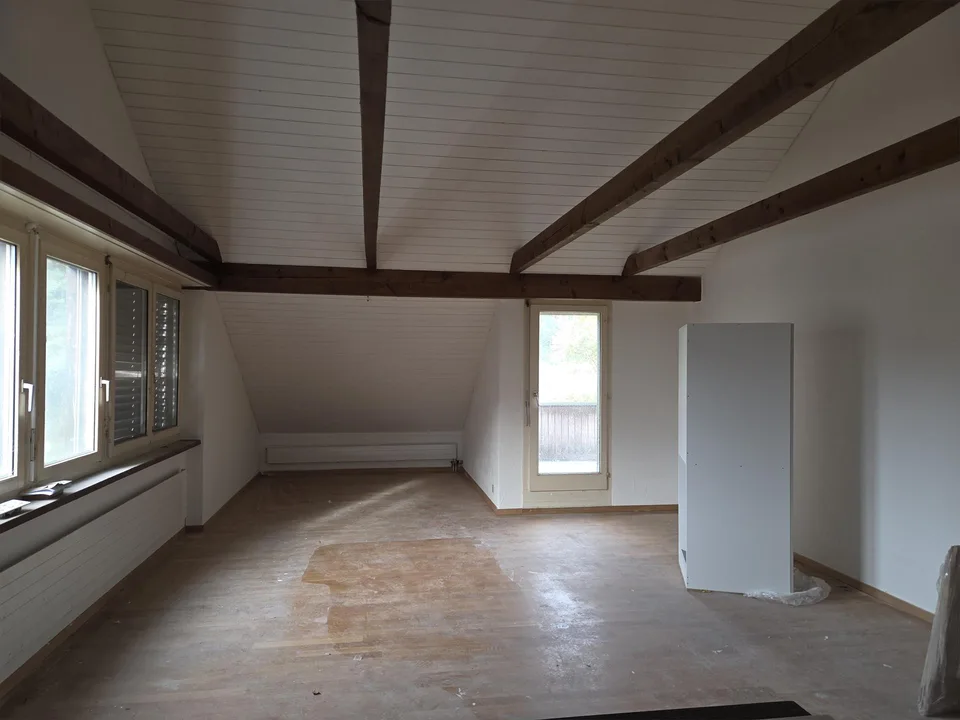 renovierte 2.5-Zimmer-Dachwohnung – Foto 3 von 5
