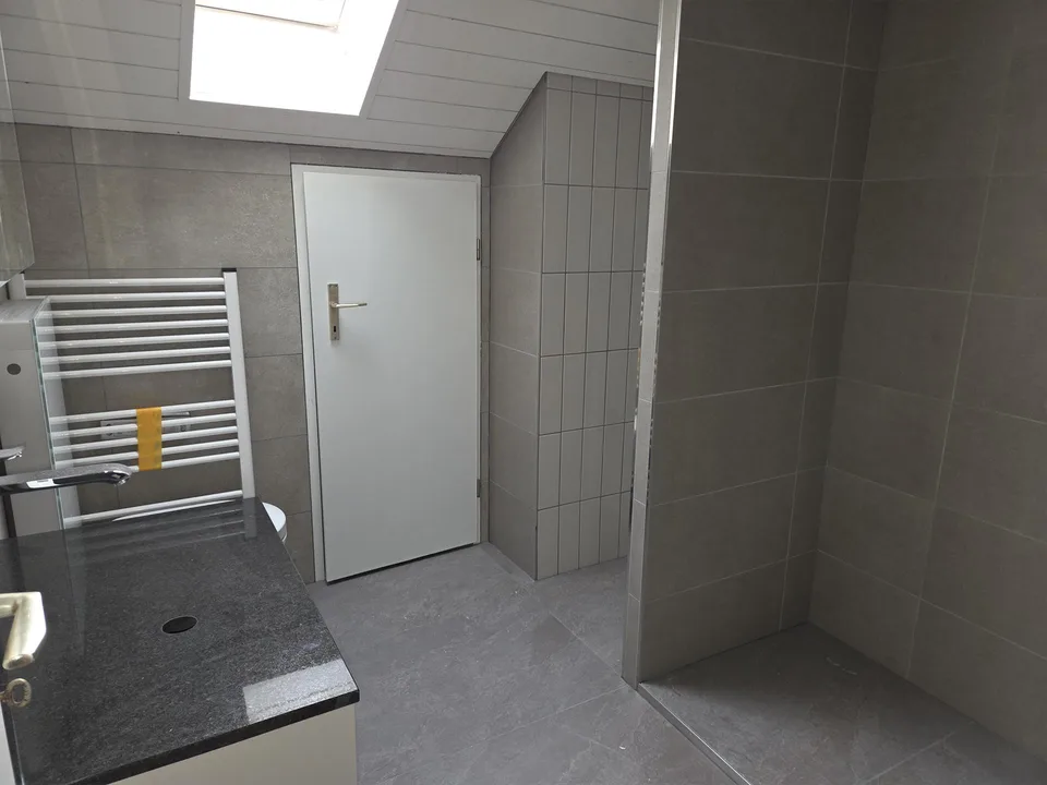 renovierte 2.5-Zimmer-Dachwohnung – Foto 2 von 5