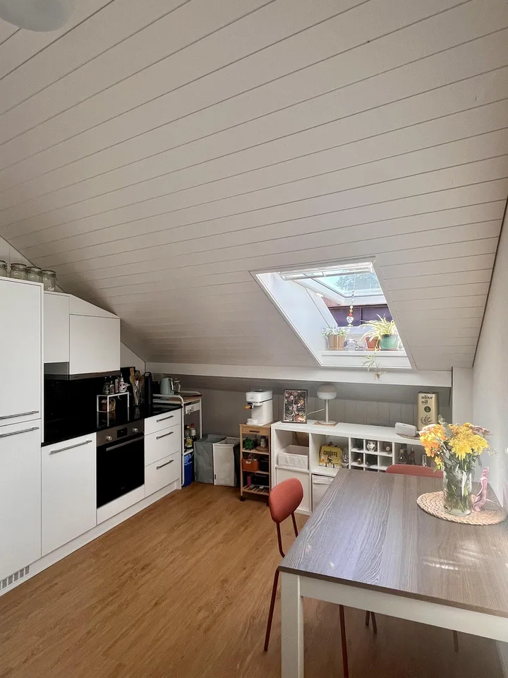 Charmante 2.5 - Zimmerdachwohnung – Foto 5 von 8