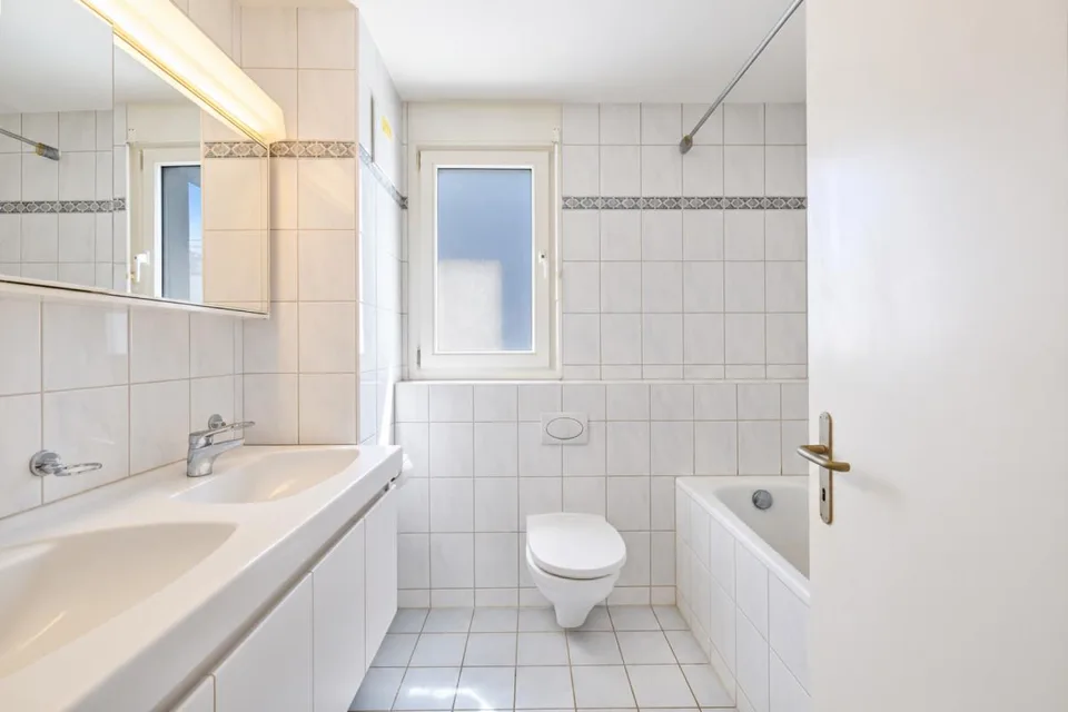 Maison de rang de 5,5 pièces avec espace de séjour, jardin et balcon supplémentaire – photo 5 sur 13