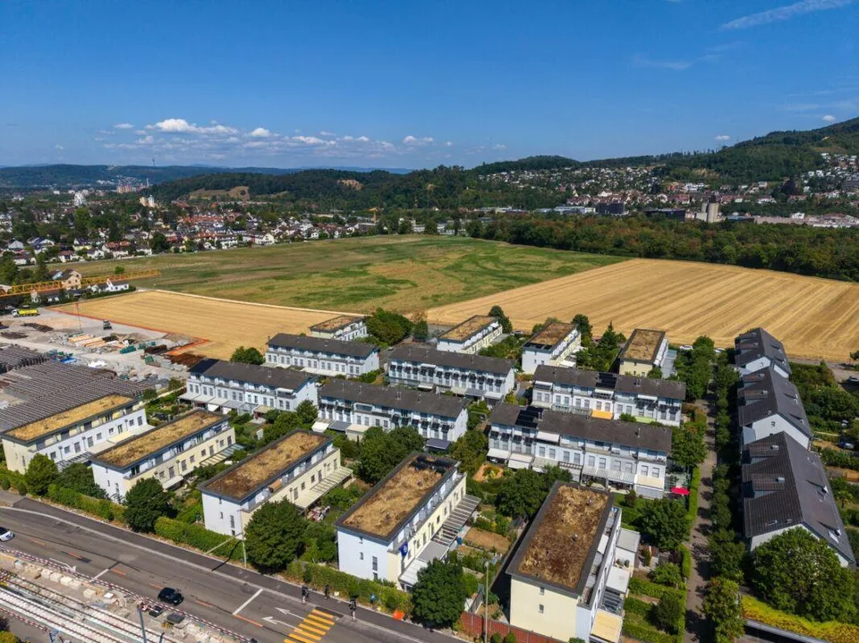 Maison de rang de 5,5 pièces avec espace de séjour, jardin et balcon supplémentaire – photo 13 sur 13