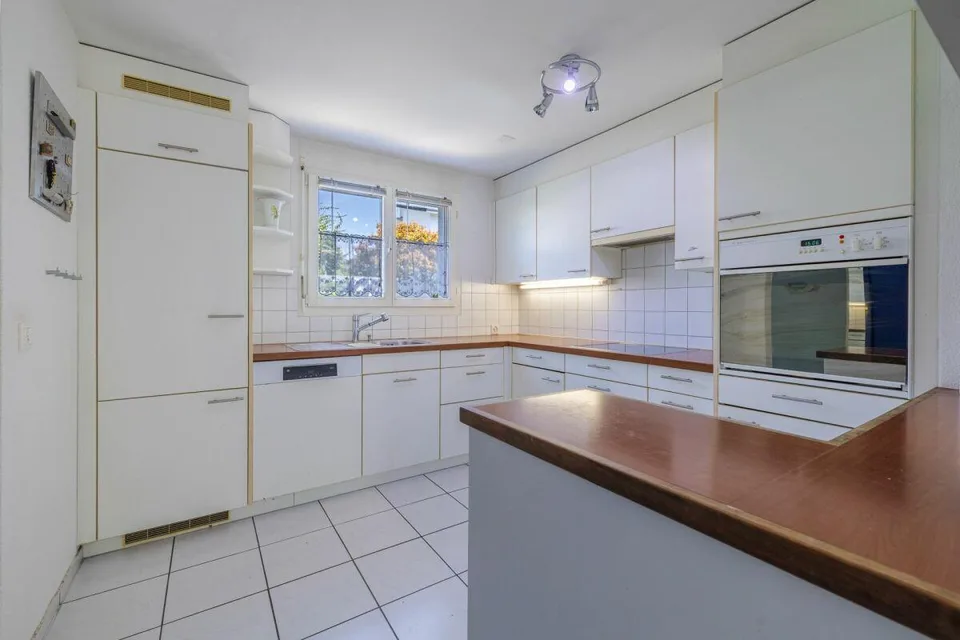 Maison de rang de 5,5 pièces avec espace de séjour, jardin et balcon supplémentaire – photo 2 sur 13