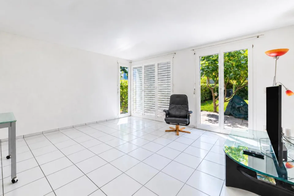 Maison de rang de 5,5 pièces avec espace de séjour, jardin et balcon supplémentaire – photo 4 sur 13