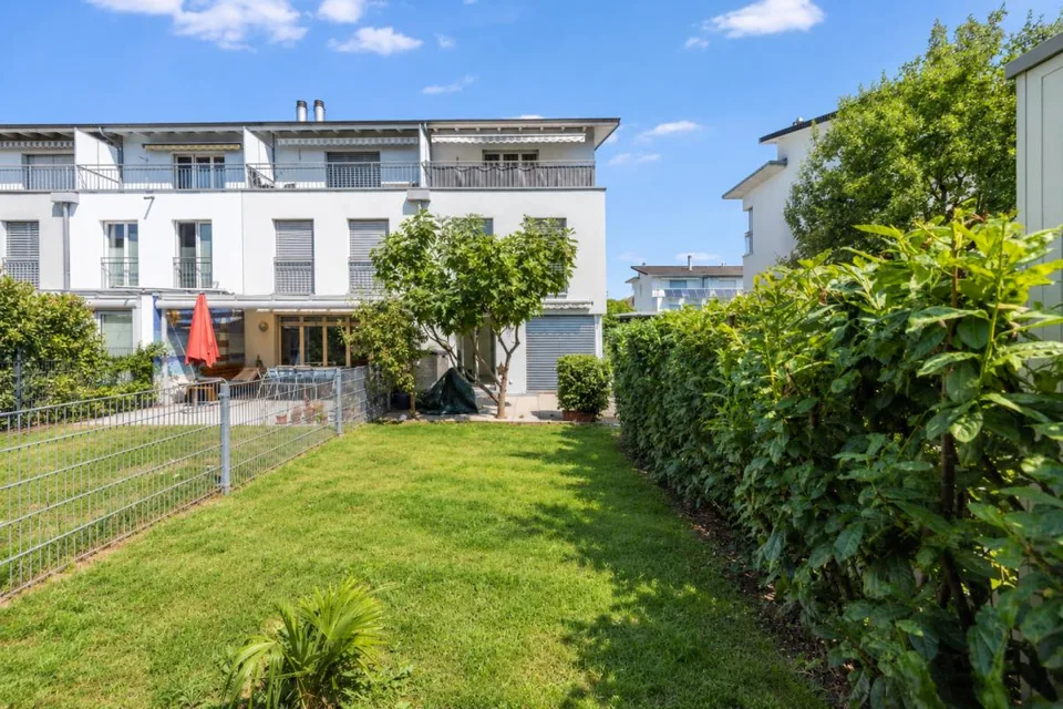 Maison de rang de 5,5 pièces avec espace de séjour, jardin et balcon supplémentaire – photo 12 sur 13