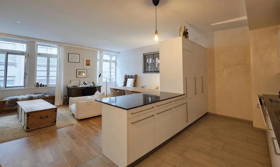 sanierte und grosse 2-Zimmer Stadtwohnung mit zwei kleinen Balkonen – Foto 4 von 10
