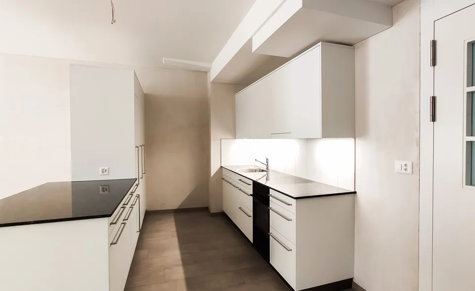 sanierte und grosse 2-Zimmer Stadtwohnung mit zwei kleinen Balkonen – Foto 5 von 10