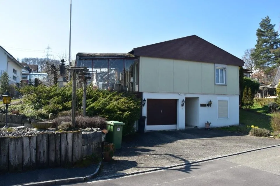 Einfamilienhaus an der Landwirtschaftsfone mit eigenem Teich – Foto 3 von 9
