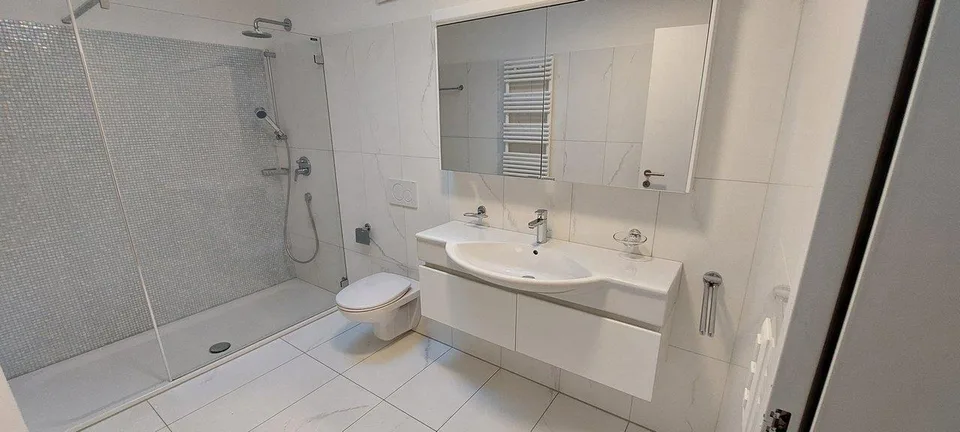 Moderne Wohnung (Baujahr 2017) im Herzen der Vallemaggia mit hochwertigen Ausstattungen und Bergblick – Foto 7 von 16