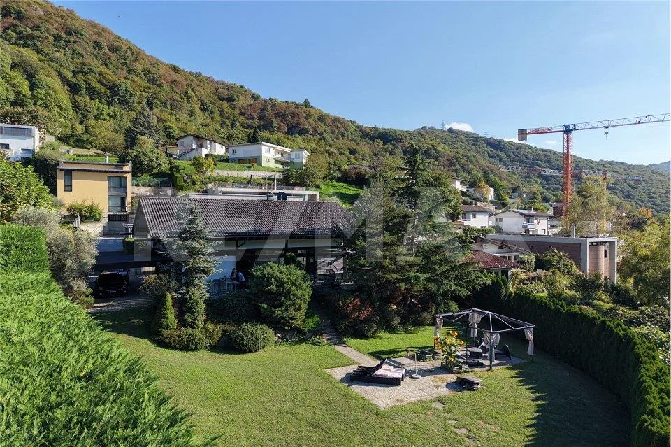 Villa esclusiva immersa nel verde con area wellness a Carabbia – Foto 3 von 13