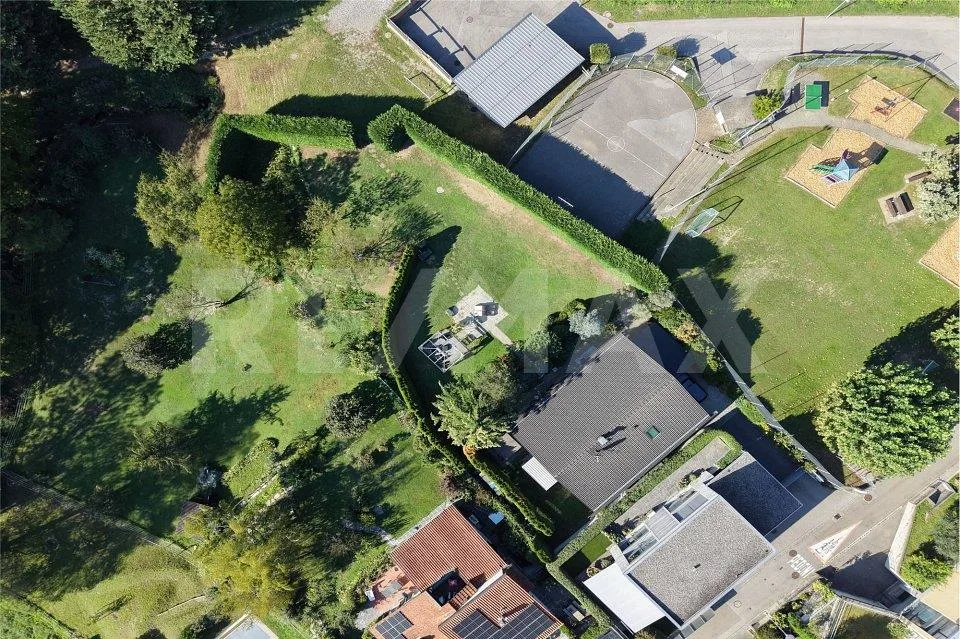 Villa esclusiva immersa nel verde con area wellness a Carabbia – Foto 4 von 13
