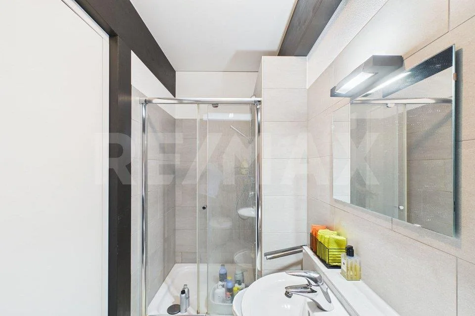 Villa esclusiva immersa nel verde con area wellness a Carabbia – Foto 8 von 13