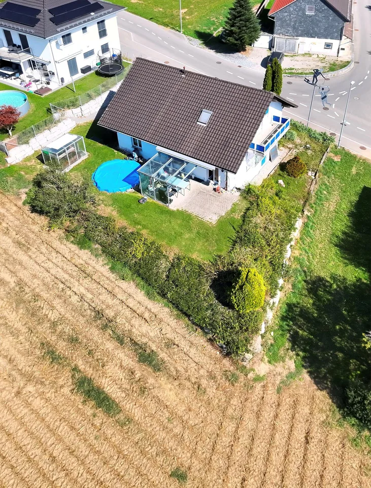 Grosszügiges 6.5-Zimmer-Einfamilienhaus mit Weitblick, Pool & Wellness – photo 2 of 9