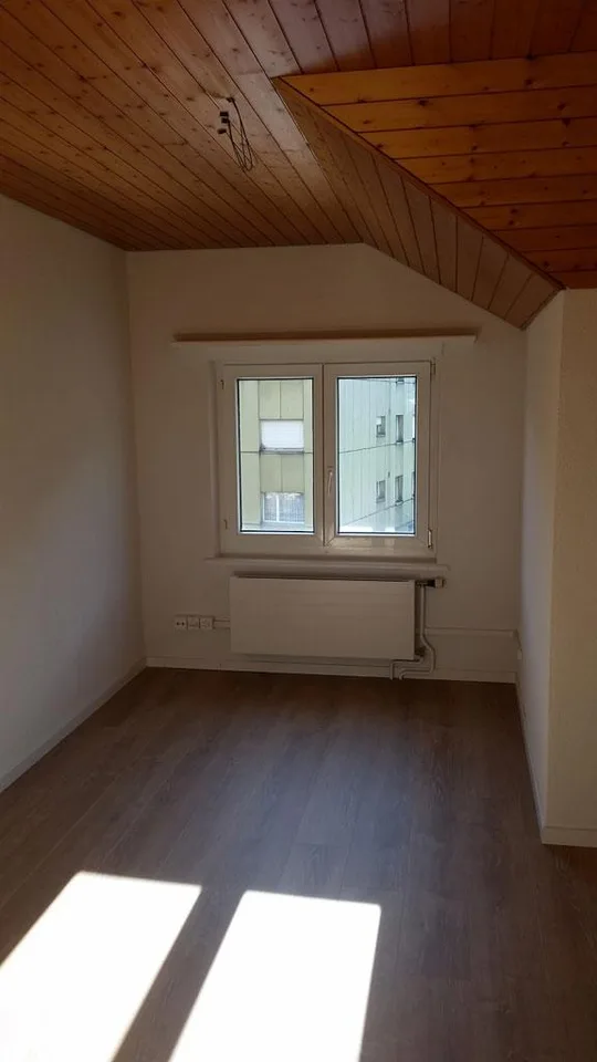 Charmantes Doppeleinfamilienhaus mit Garten – Foto 6 von 8