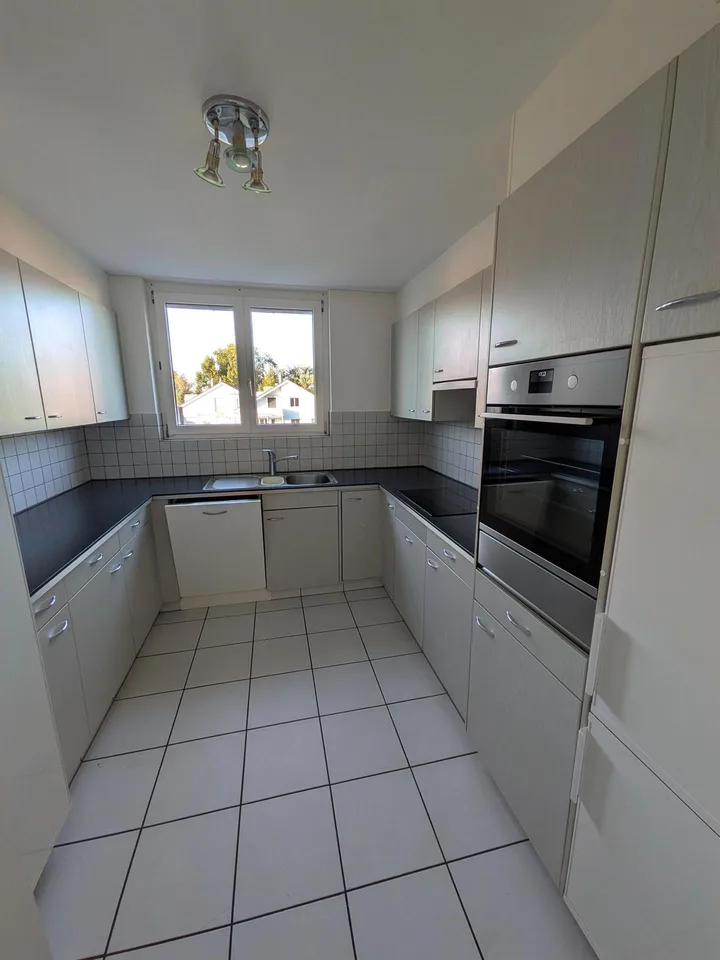 Wunderbare 4.5 Familienwohnung mit Cheminée & Seenähe – Foto 6 von 13